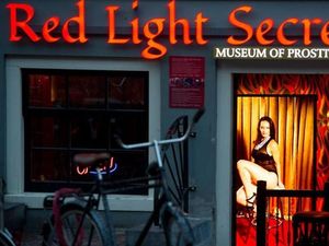Pekerja Seks Komersial Tolak Digusur dari Red Light Disctrict Amsterdam Pekerja Seks Komersial Tolak Digusur dari Red Light Disctrict Amsterdam