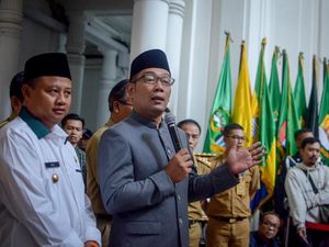 Dulu Bersama, Uu Kini Siap Lawan Ridwan Kamil Dulu Bersama, Uu Kini Siap Lawan Ridwan Kamil