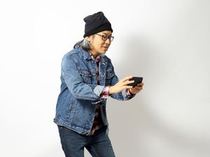 Viral, Pria Selamatkan Wanita dari Pelaku Pelecehan yang Coba Mengintip Rok Viral, Pria Selamatkan Wanita dari Pelaku Pelecehan yang Coba Mengintip Rok