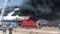 2 Orang Tewas, Ini Penampakan Kebakaran KM Sembilang di Karimun