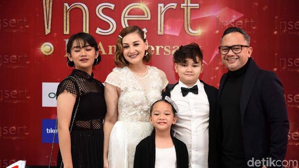 Parade Artis di Kemeriahan HUT Insert ke-16