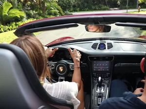 Jennifer Lopez Nyetir Lagi Setelah 25 Tahun, Mobilnya Istimewa