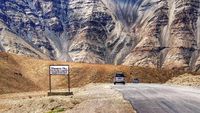 Foto: Bukit Anti Gravitasi yang Jadi Jalan Ke Surga