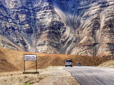 Foto: Bukit Anti Gravitasi yang Jadi Jalan Ke Surga