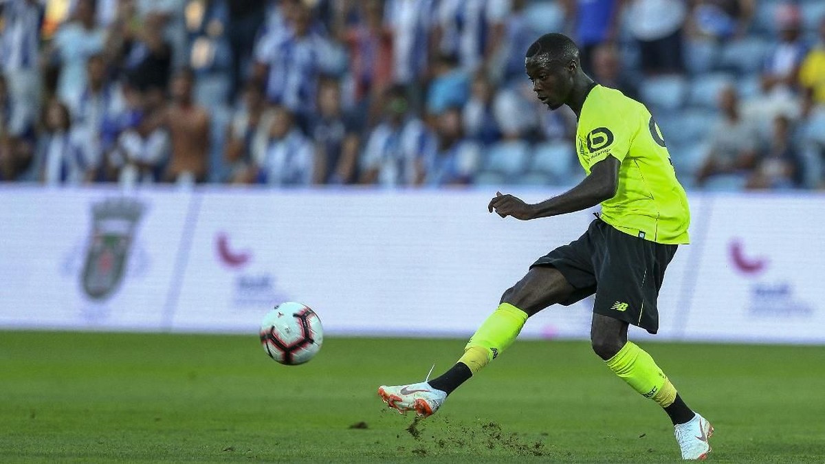 Nicolas Pepe sudah muncul dalam seragam Arsenal meski transfernya belum diumumkan (Carlos Rodrigues/Getty Images)
