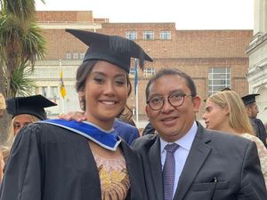 Putri Fadli Zon Lulus Summa Cum Laude, Fahri-Tsamara Ucapkan Selamat Putri Fadli Zon Lulus Summa Cum Laude, Fahri-Tsamara Ucapkan Selamat