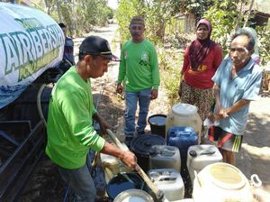 Tiga Desa di Banyuwangi yang Kekeringan Dipasok Air Bersih Tiga Desa di Banyuwangi yang Kekeringan Dipasok Air Bersih