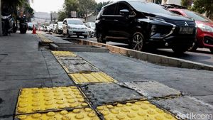 Kemacetan Mengular di Cikini Imbas Proyek Trotoar