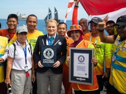 WASI Pecahkan Rekor Rangkaian Penyelam Terpanjang di Bawah Air Guinness World Records Official Attempt