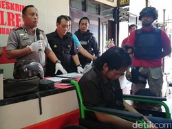 Dua Begal Bersenjatakan Bom Ikan Dibekuk, Satu Ditembak Kaki