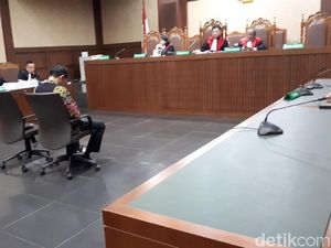 Jaksa KPK Tuntut Penyuap Eks Direktur Krakatau Steel 2 Tahun Penjara Jaksa KPK Tuntut Penyuap Eks Direktur Krakatau Steel 2 Tahun Penjara