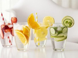 5 Ide Racikan Infused Water untuk Minuman Segar di Kantor