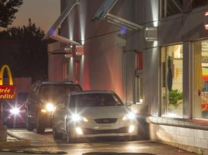 Rindu Belikan Sarapan Putranya, Ibu Ini Traktir Sarapan Orang Lain