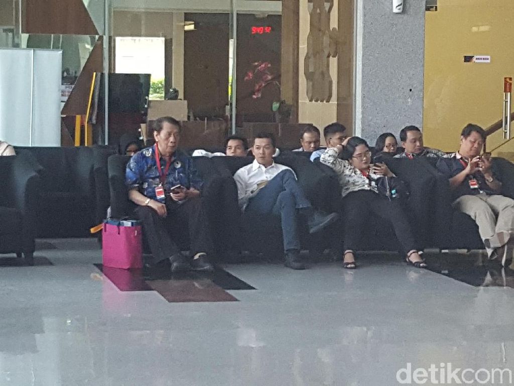Taufik Hidayat Datangi KPK, Ada Apa? Taufik Hidayat Datangi KPK, Ada Apa?