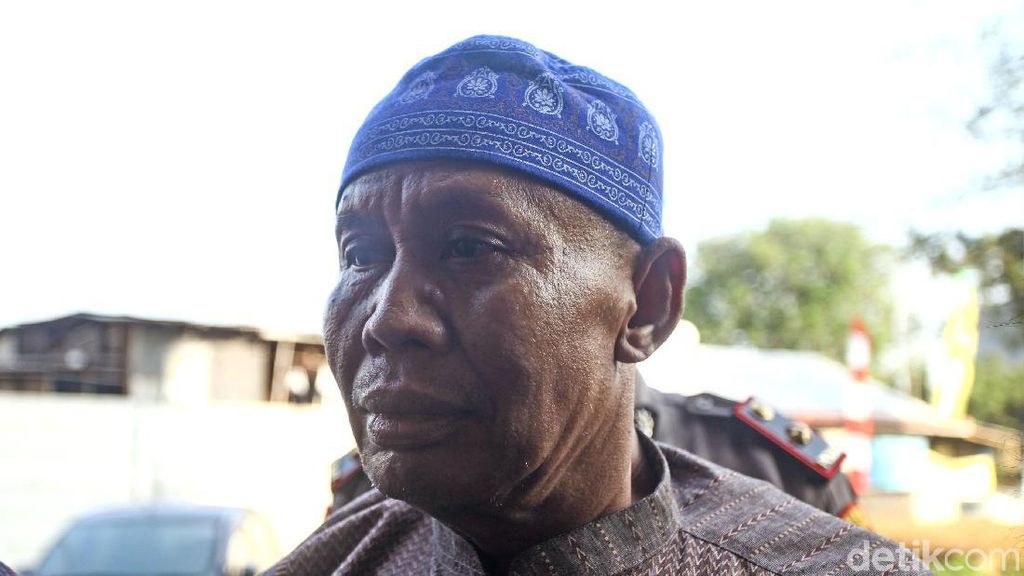 Abah Grandong Pemakan Kucing Serahkan Diri ke Polres Jakpus Abah Grandong Pemakan Kucing Serahkan Diri ke Polres Jakpus