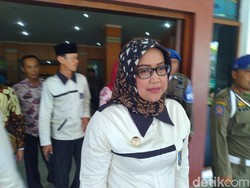 Bupati Bogor ke PNS: Lihat Tas Anak, Bawa Buku atau Celurit