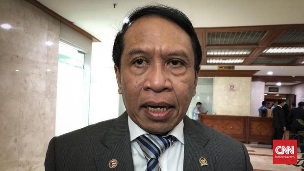 Zainudin Amali disebut tidak punya banyak pengalaman di dunia olahraga.