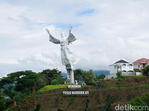 Foto: Patung Yesus Memberkati di Manado Bikin terkesima