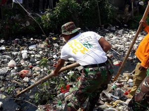 Luhut Putar Otak Atasi Sampah Pakai Dana Bank Dunia