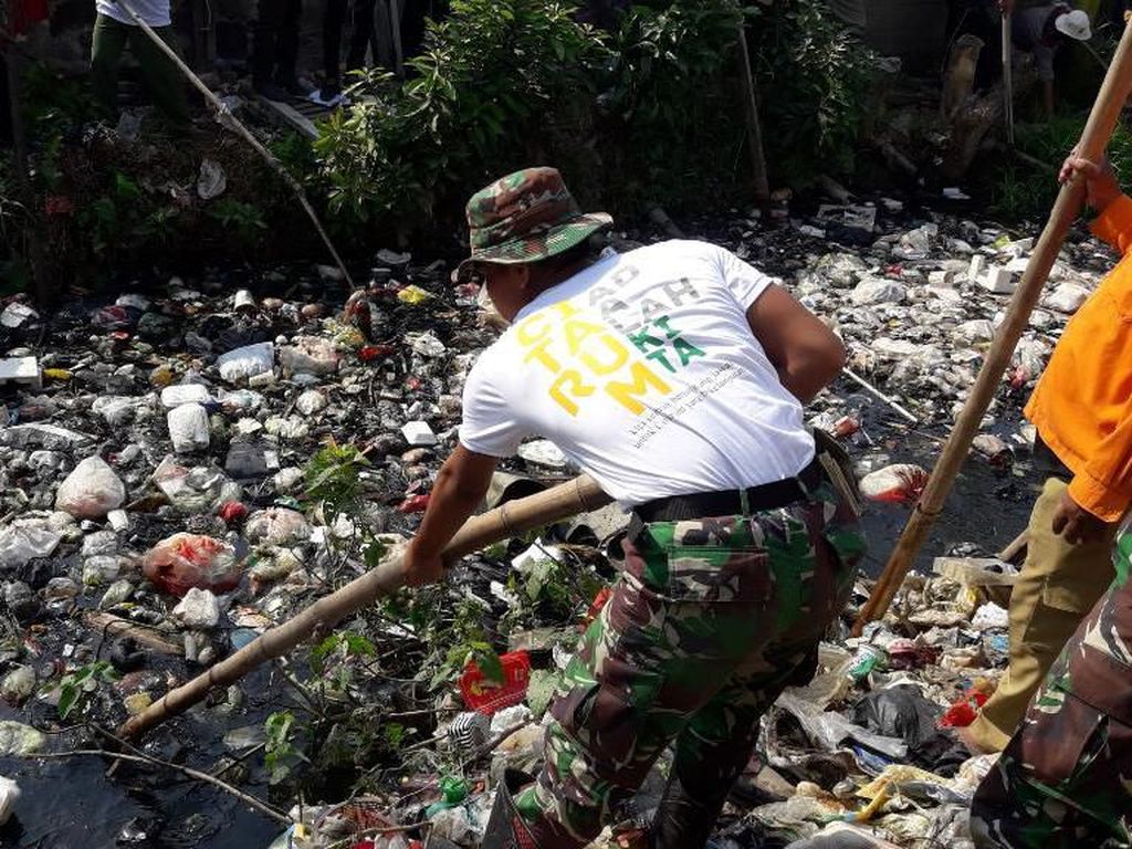 Luhut Putar Otak Atasi Sampah Pakai Dana Bank Dunia Luhut Putar Otak Atasi Sampah Pakai Dana Bank Dunia