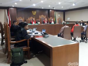 Eks Pejabat Kemenpora Tepis Terima Suap: Saya Tahu Mungkin Haram Eks Pejabat Kemenpora Tepis Terima Suap: Saya Tahu Mungkin Haram