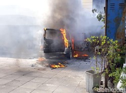 Mobil Operasional Terbakar di Halaman Gereja, Diduga Korsleting
