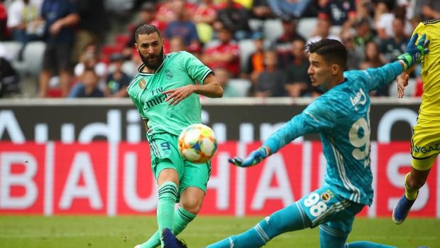 Real Madrid mampu mengalahkan Fenerbahce lewat performa apik Karim Benzema.