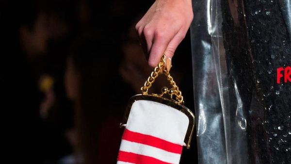 Tas Kaleng Kerupuk Viral, Ini Deretan Tas yang Bentuknya Bikin Ngakak