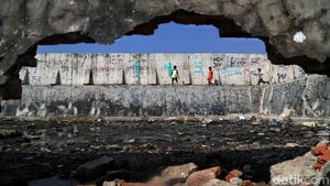 Tanggul Laut Muara Baru Diambang Kritis