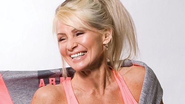 Foto: Ini Lynda, Nenek 61 Tahun yang Punya Tubuh Berotot dan Perut Sixpack