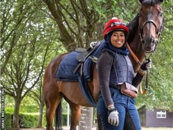 Kisah Remaja Berjilbab Mengukir Sejarah di Lomba Pacuan Kuda Inggris