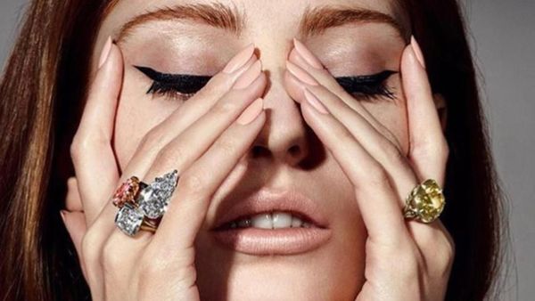 Ini Sosok Wanita di Balik Tangan-tangan Cantik Pemotretan Iklan dan Majalah Ini Sosok Wanita di Balik Tangan-tangan Cantik Pemotretan Iklan dan Majalah