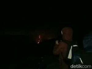 Kebakaran Hutan Kawah Ijen Tak Ganggu Pendakian Kebakaran Hutan Kawah Ijen Tak Ganggu Pendakian