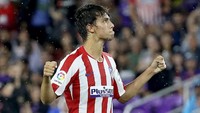 Keempat adalah bintang muda Atletico Madrid, Joao Felix. Atletico membelinya dari Benfica dua musim lalu dengan harga selangit, Rp 1,3 triliun. Namun rasanya pemain yang kini berusia 21 tahun itu masih butuh waktu untuk membuktikan diri (Sam Greenwood/Getty Images)