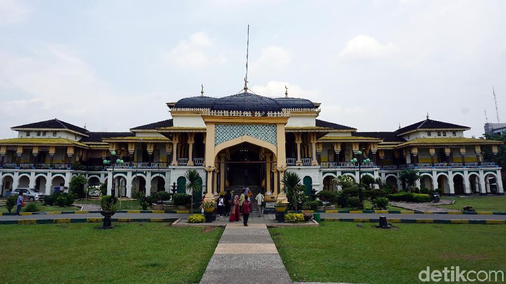 Foto: Libur Idul Adha, Ada Istana Megah di Medan