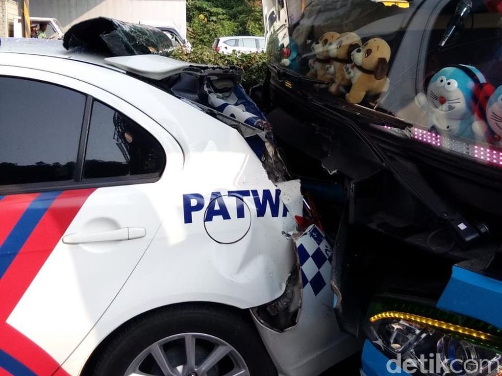 Bus Rombongan Jemaah Calon Haji Kecelakaan Beruntun di Tol Tangerang