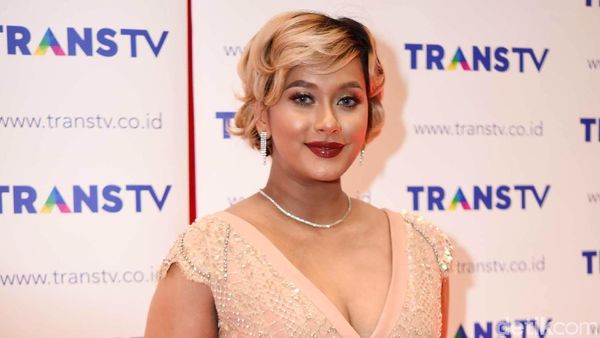 Welcome to The Club! Kimmy Jayanti, Hot Mom Baru
