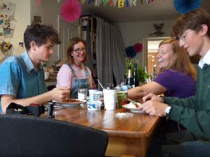 Unik! Acara Masak Ini Buatkan Makan Siang Pemilik Rumah Secara Acak