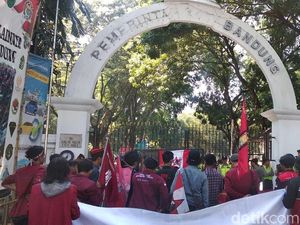 Soroti Korupsi, Mahasiswa Desak Pemkot Bandung Evaluasi PD Pasar Soroti Korupsi, Mahasiswa Desak Pemkot Bandung Evaluasi PD Pasar