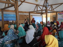 Emak-emak di Mojokerto Dilatih Manajemen Keuangan Agar Tidak Boros