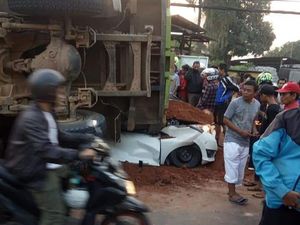 Jadi Tersangka, Sopir Truk Timpa Mobil di Karawaci Tangerang Ditahan