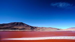 Foto: Danau Darah yang Cantik Sekaligus Beracun