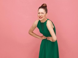 7 Penyebab Sakit Perut yang Bisa Ganggu Aktivitas