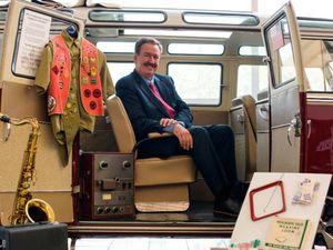 Mulai Bisnis di Bagasi Mobil, Chuck Surack Raup Rp 10 T Jual Alat Musik