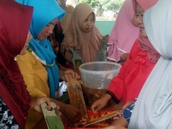 Kaum Ibu di Prabumulih Diberi Pelatihan Olah Herbal