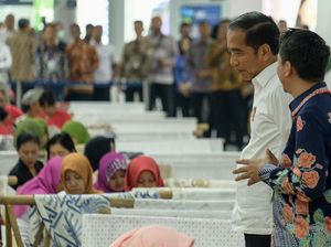 Sambut Bulan Kemerdekaan, Jokowi Ikut Membatik di Stasiun MRT Sambut Bulan Kemerdekaan, Jokowi Ikut Membatik di Stasiun MRT