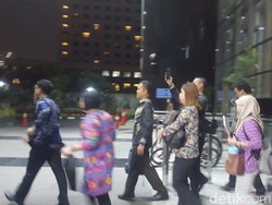 Gempa M 7,4 Banten, Pegawai Kantor di Kuningan Jaksel Berhamburan