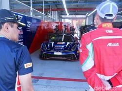 Kerja Cepat Mekanik Balap, Turun Mesin Cuma 2 Jam