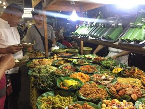 Nyam! Nasi Bakar Cakalang Suwir dan Risol Pedas di Lesehan di Blok M Square Nyam! Nasi Bakar Cakalang Suwir dan Risol Pedas di Lesehan di Blok M Square