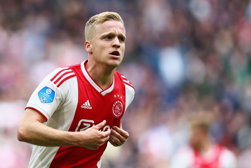 AMSTERDAM, NETHERLANDS - MAY 12: Donny van de Beek of Ajax celebrates scoring his teams second goal of the game during the Dutch Eredivisie match between Ajax and Utrecht at Johan Cruyff Arena on May 12, 2019 in Amsterdam, Netherlands. (Photo by Dean Mouhtaropoulos/Getty Images)